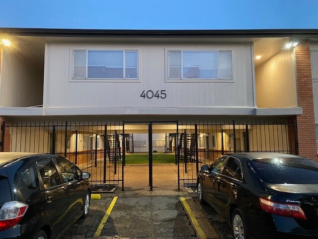 Primary Photo - 4045 W Bellfort Ave