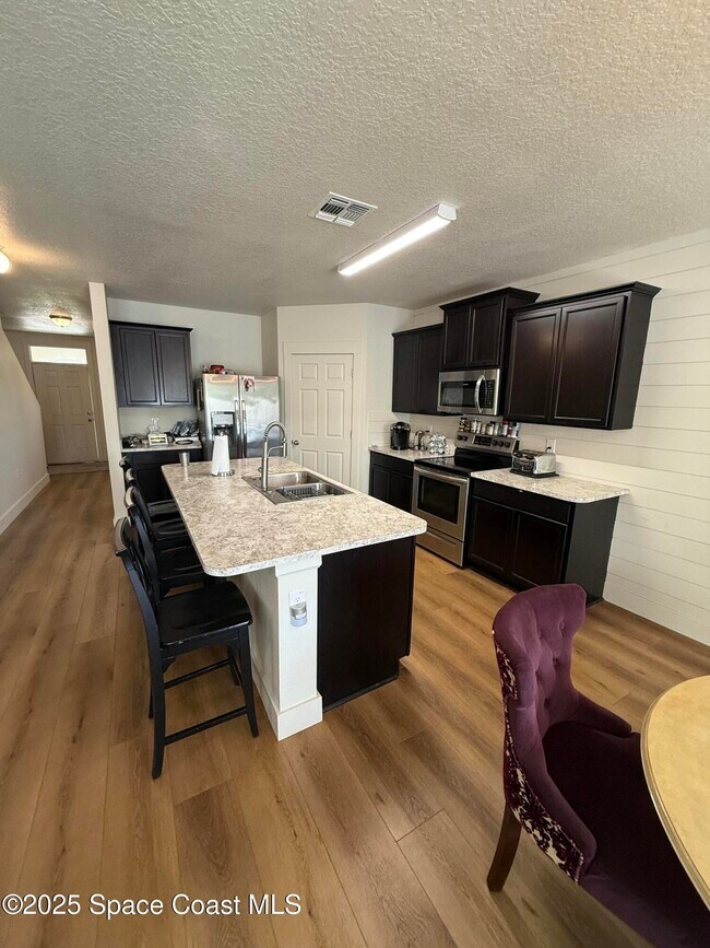 Building Photo - 1120 Swiss Pointe Ln