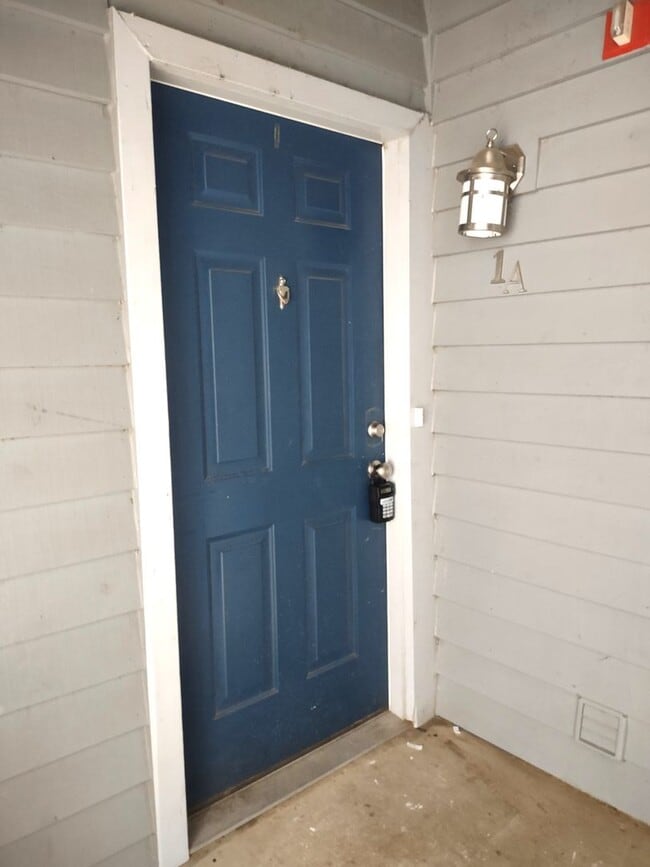 Building Photo - 505 N Graham St