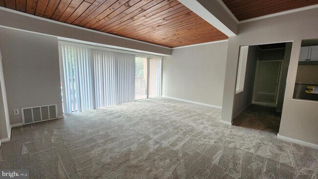 Building Photo - 53 Skyhill Rd