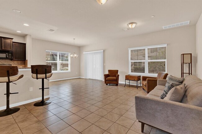 Building Photo - 516 E Slaughter Ln