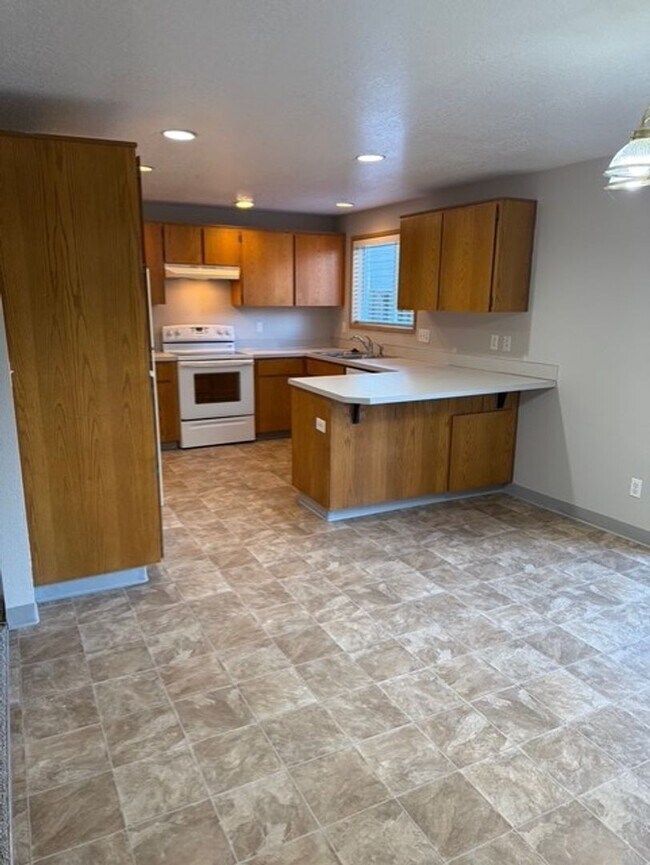 Building Photo - 1091000