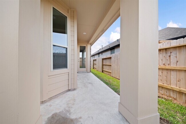 Building Photo - 820 Sendero Trail