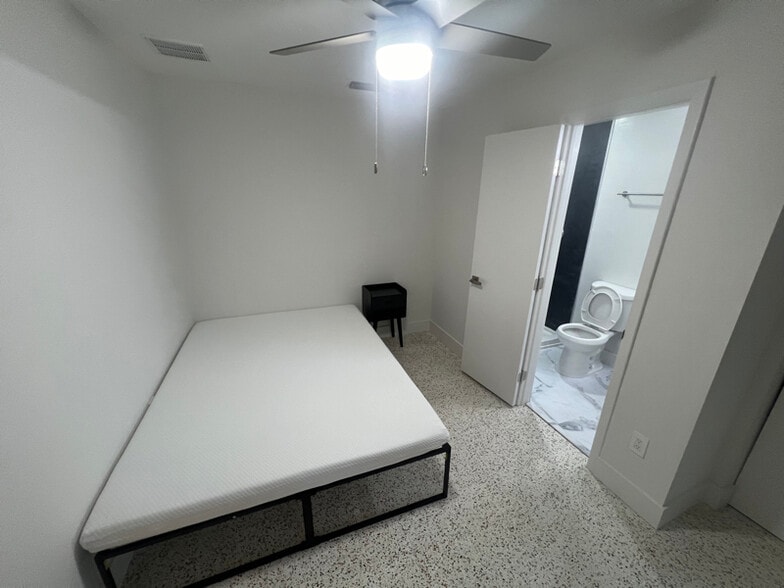 Building Photo - 10920 N 29th St