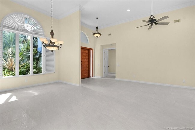 Building Photo - 158 S River Rd