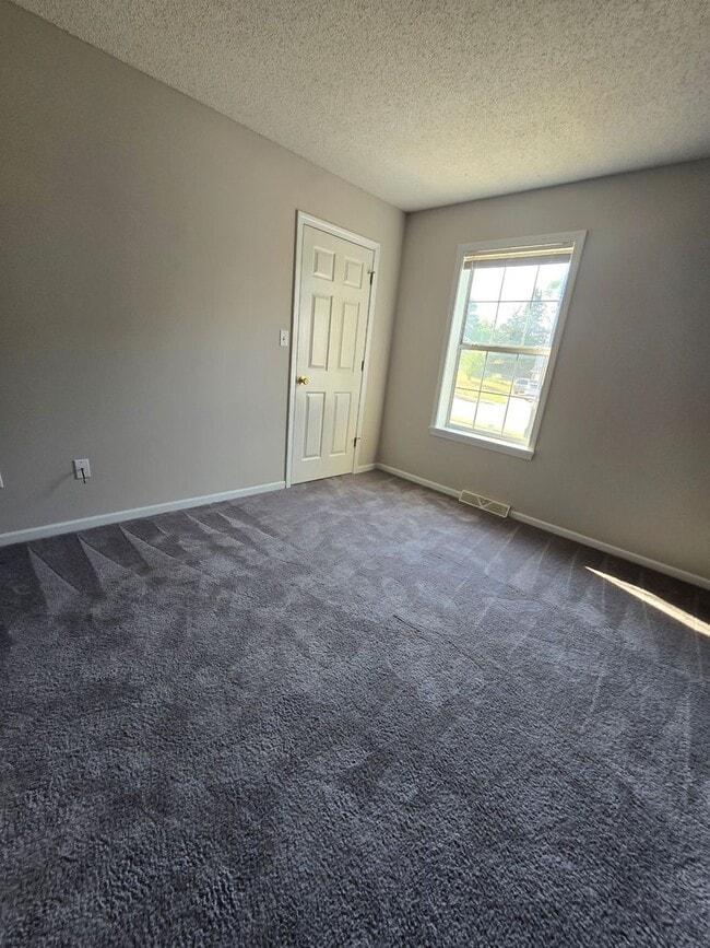 Building Photo - 2200-2202 Parks Edge