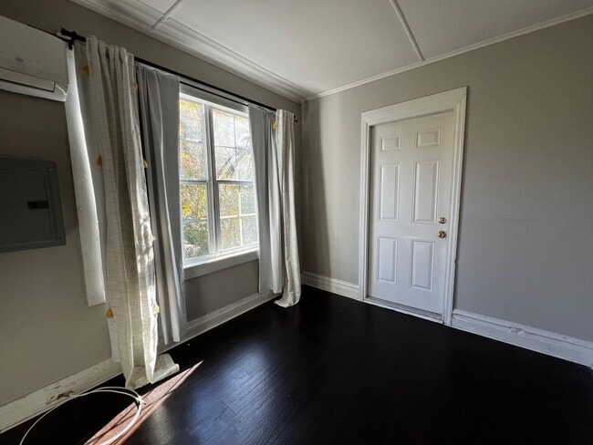 Building Photo - 408 W Howry Ave