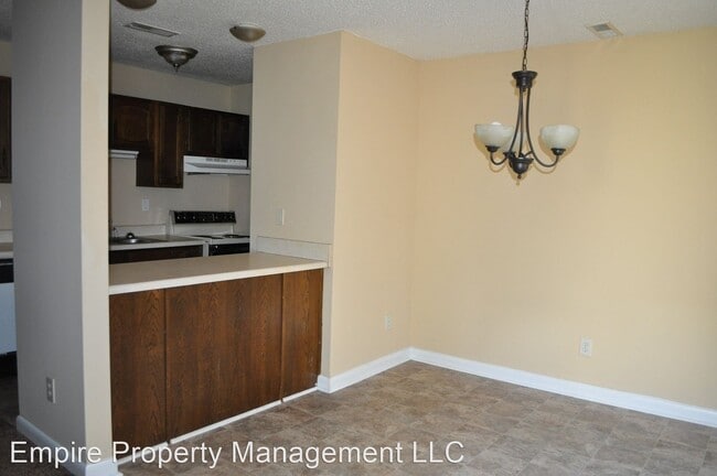 Building Photo - 2220 Wind Trace Cir SW