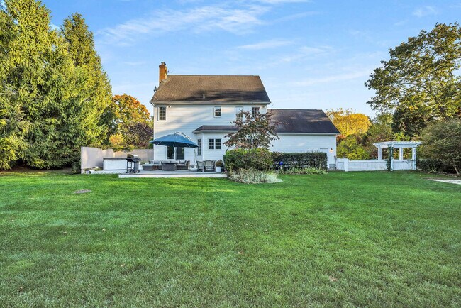 Building Photo - 1025 Peconic Bay Blvd