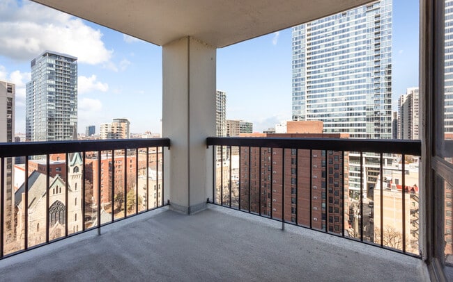 Building Photo - 1122 N Clark St