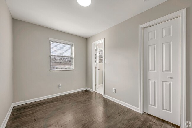 Building Photo - 3-Bedroom Garden-Style Apartment