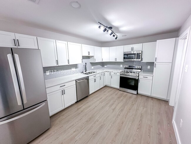 Building Photo - 8142 Howard Dr