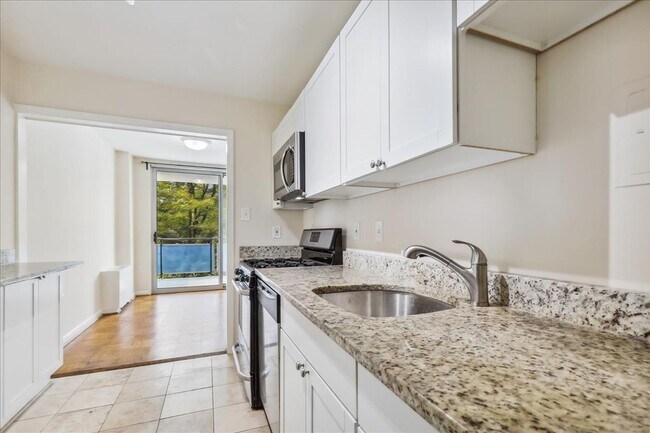 Building Photo - 10401 Grosvenor Pl