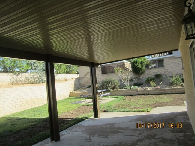 Building Photo - CANYON CREST GORGEOUS SINGLE STORY