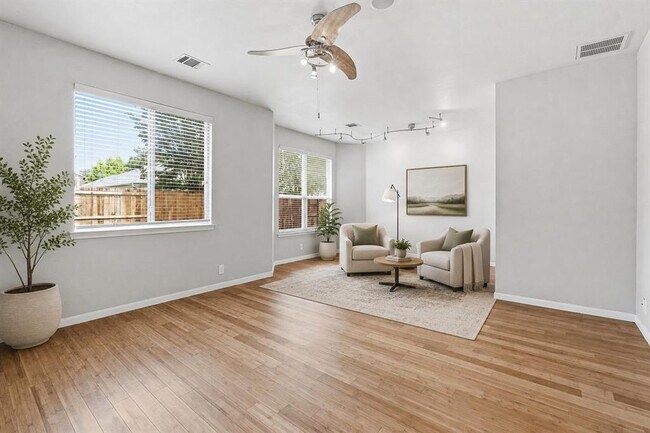 Building Photo - 4036 Barlow Dr