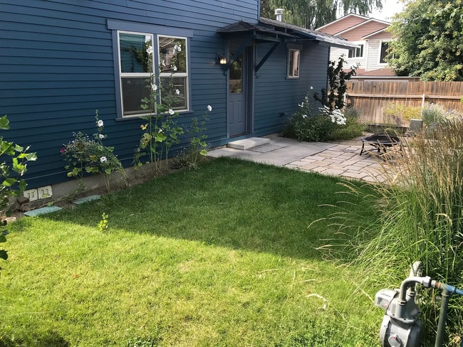 Building Photo - 312 NE 4th St