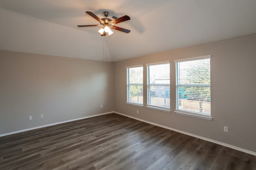 Building Photo - 3405 Star Ranch Ct