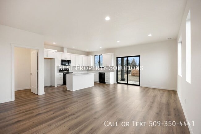 Building Photo - 601 S Dorsing St