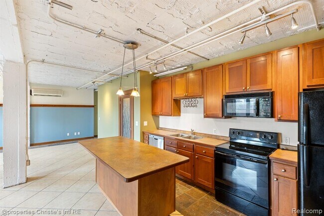Building Photo - 78 Watson St