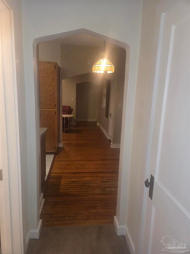 Building Photo - 515 N Barcelona St