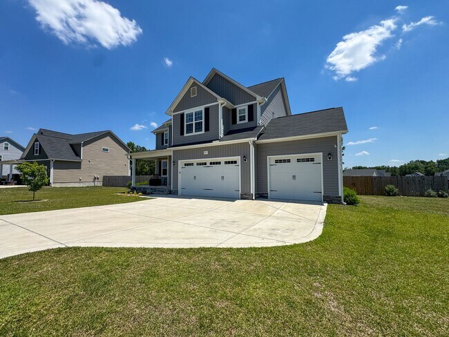 Building Photo - Stunning 4 Bed 2.5 Bath Home in Cameron with Fenced Yard