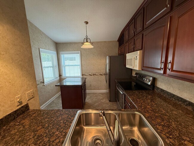 Building Photo - Charming 2-Bed, 2-Bath Home in The Reserve...