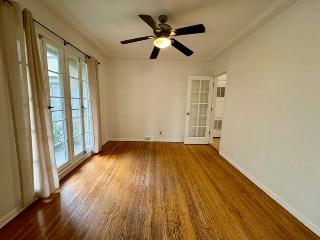 Building Photo - Charming Large 1 Bed with a Huge Private Patio