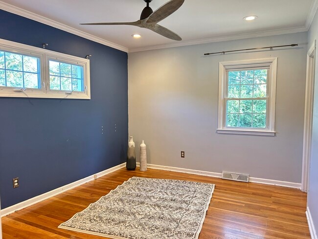 Building Photo - 1129 Meridian Dr