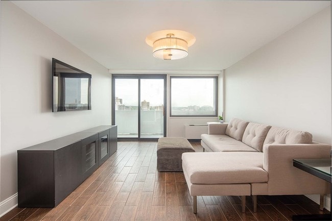 Building Photo - 1600 Center Ave