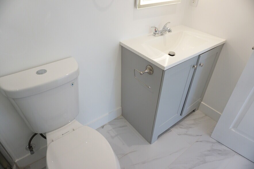 Building Photo - 8826 Quartz Ave