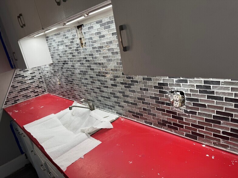 Spacious kitchen, recessed lighting, pantry, under cabinet lighting, countertop will be updated - 125 Blymyer Ave