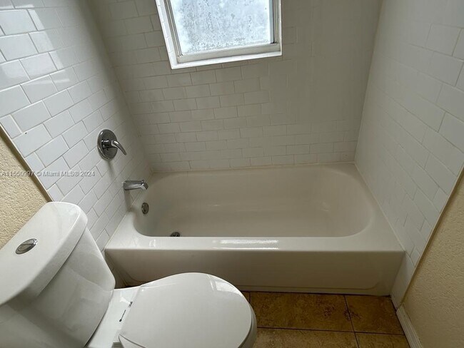 Building Photo - 708 N 14th St