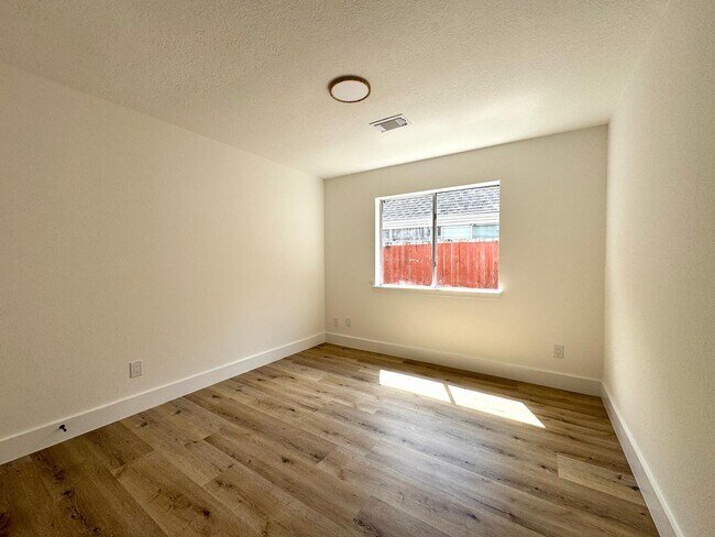 Building Photo - 6427 Liberty Valley Dr