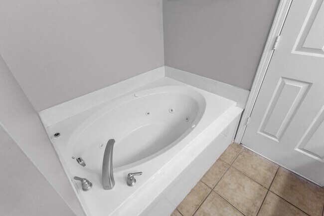 Building Photo - Stylish 3-Bedroom Townhome with Exclusive December Offer