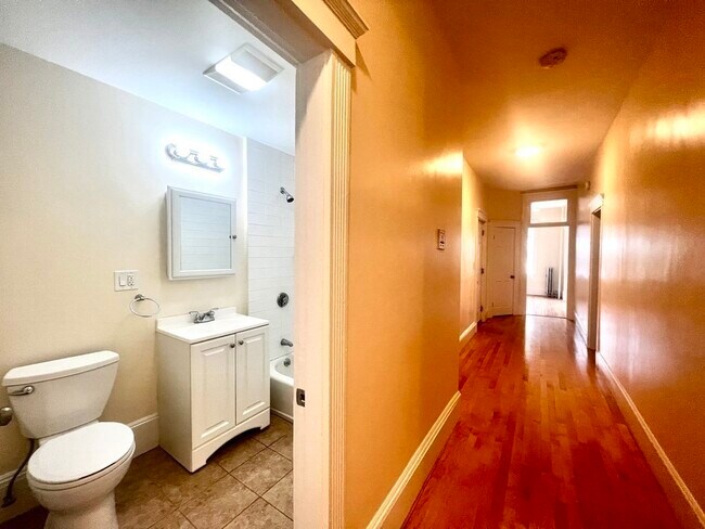 Building Photo - 102 Trowbridge St