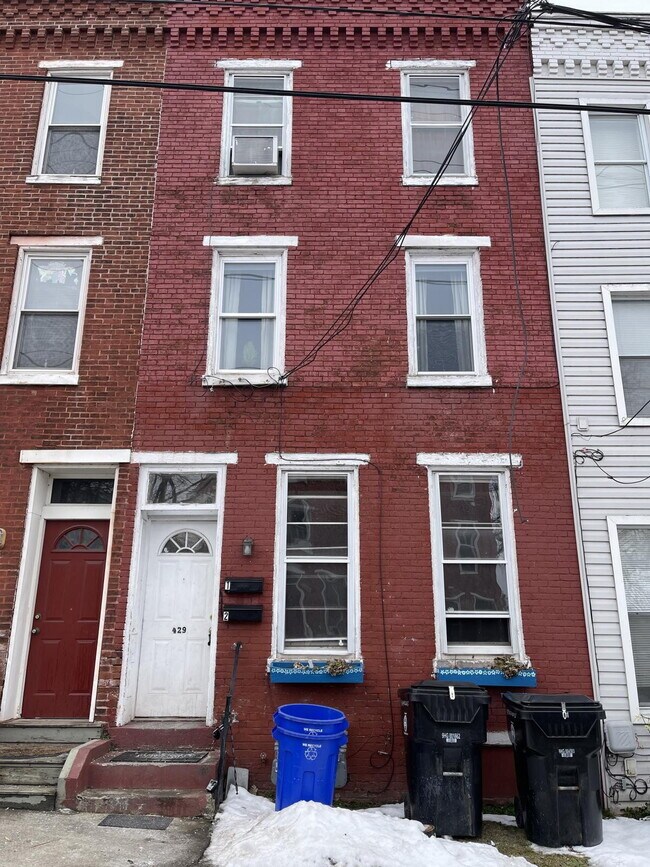 Building Photo - Looking for a cozy and charming apartment ...