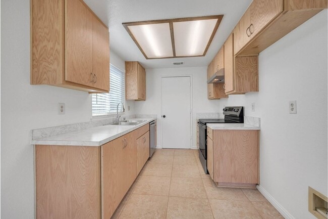 Building Photo - 15 Sunborg Ct