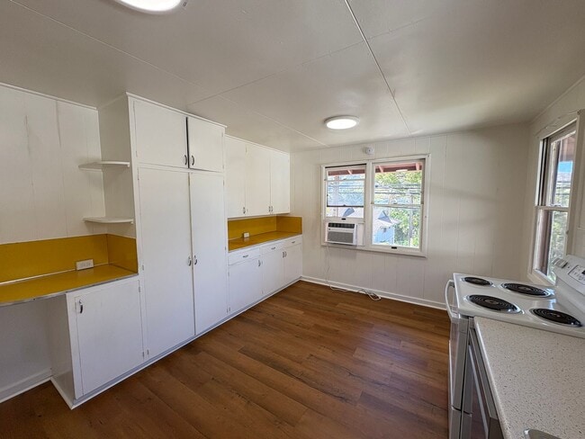 Building Photo - Charming 3 bedroom, 1 bath home in Manoa!