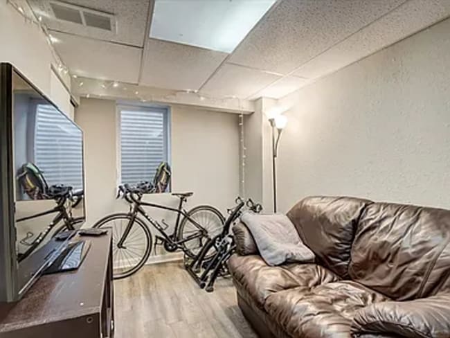 Building Photo - 528 W 43rd St