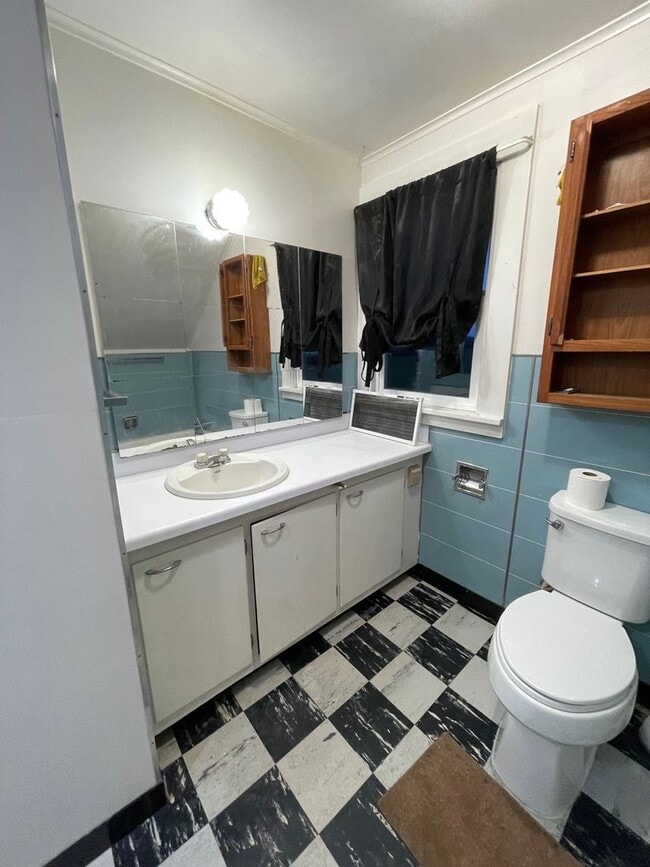 Building Photo - Farmhouse Style home