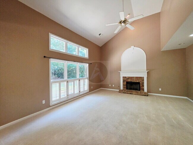 Building Photo - 236 Flagstone Way