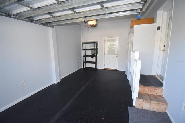 Building Photo - 2450 Hawthorne St