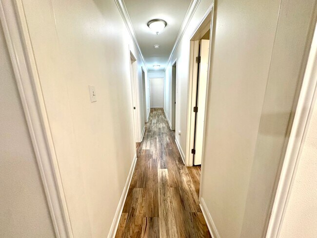 Building Photo - **Application Received ** Available Now! Charming 4-Bedroom Home with Modern Kitchen & Spacious B...
