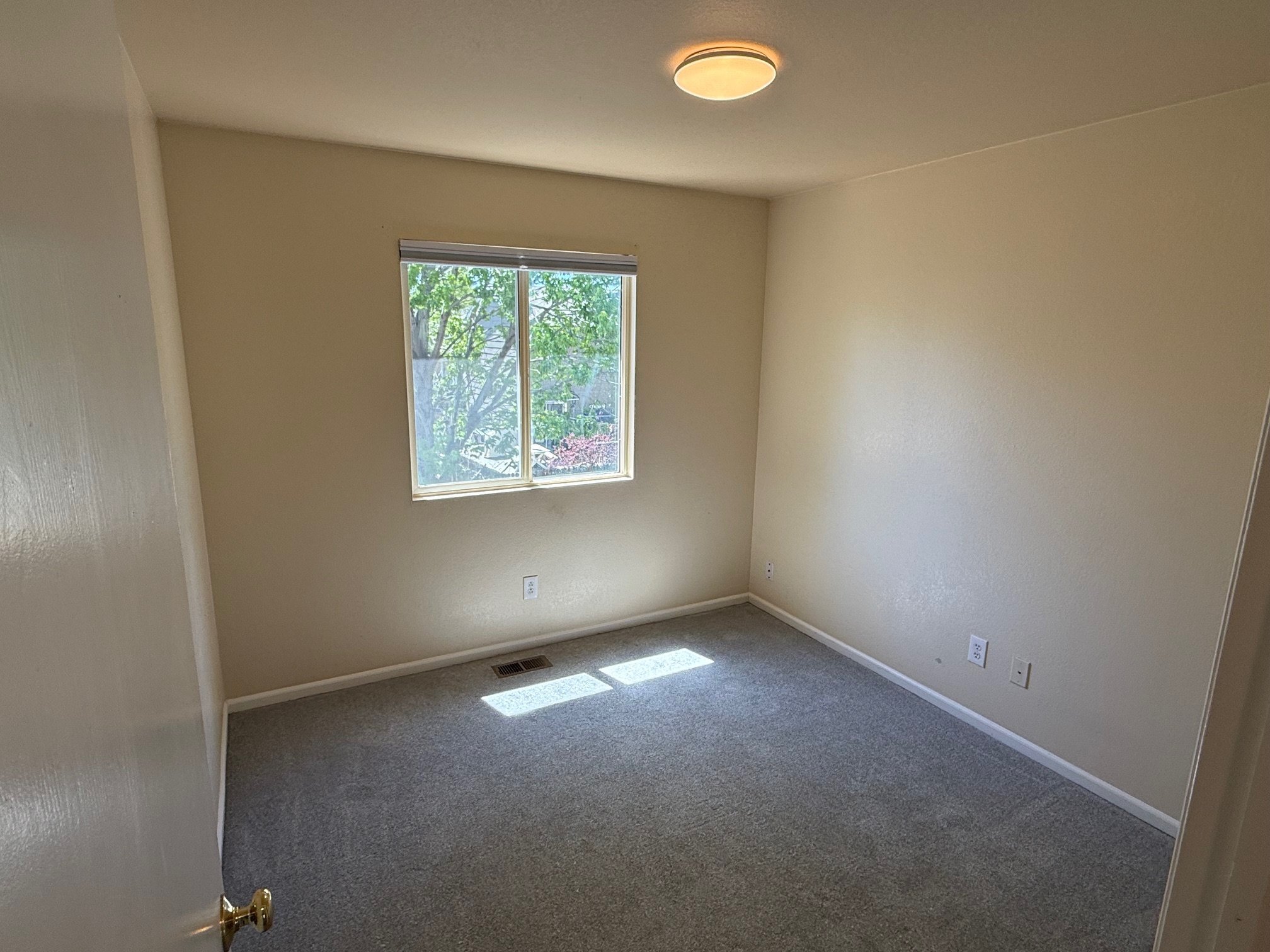 Building Photo - 5222 E 100th Way