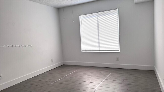 Building Photo - 10521 SW 158th Ct