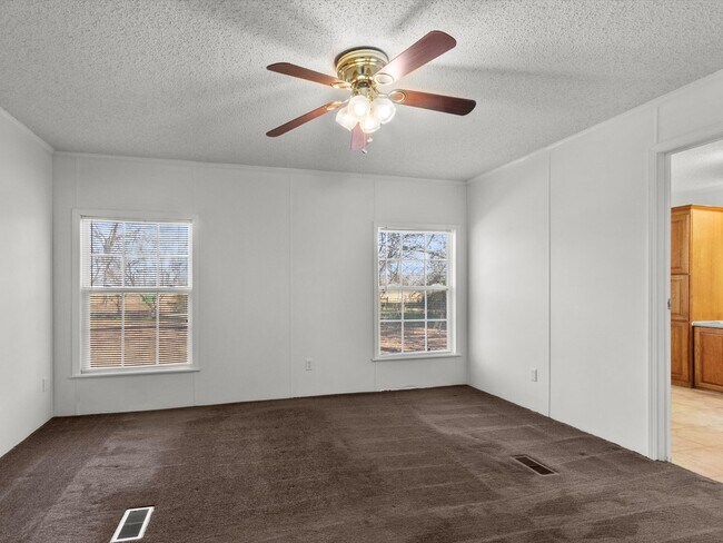 Building Photo - Great Home Near Tanner High School!