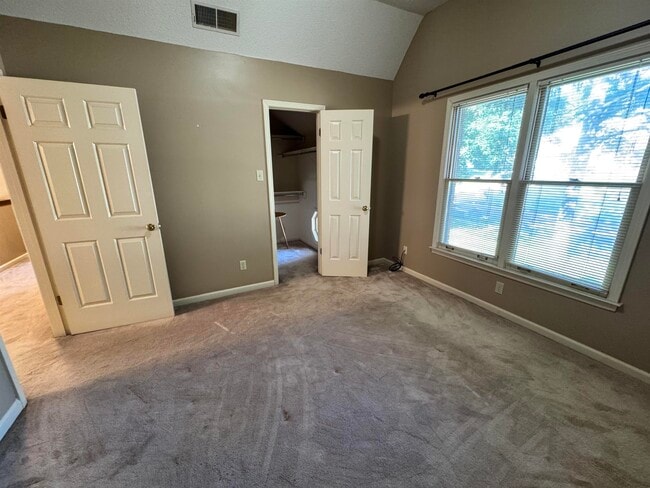 Building Photo - 2025 Mt Badon Ln
