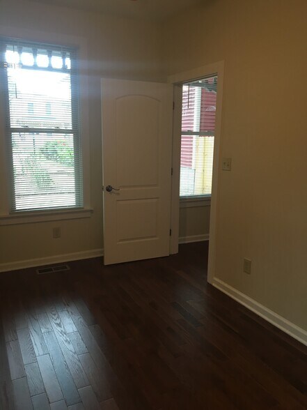 Building Photo - 3206 Woodbine Ave