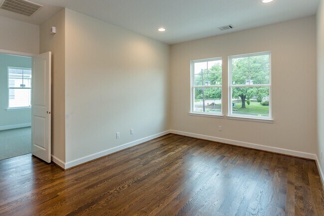 Building Photo - 5010 Ella Blvd