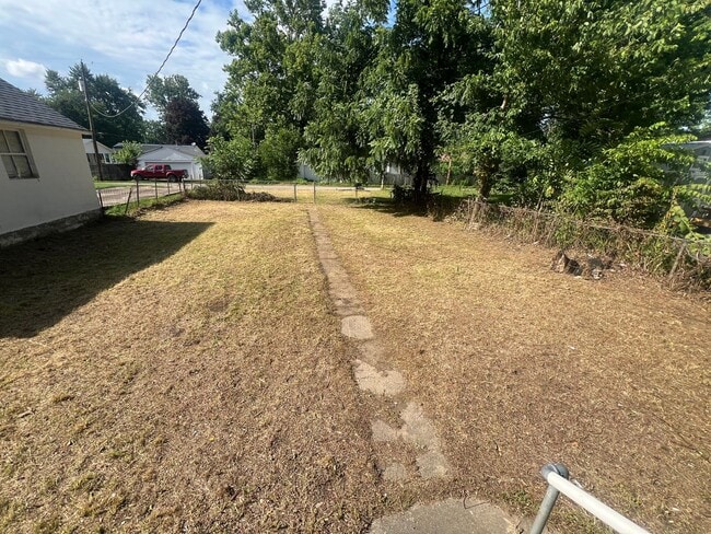 Building Photo - Spacious 4 Bedroom 2 Full Bath Home across...